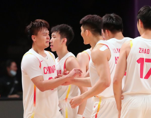 盼了十年，中国男篮赢回的是“比赛气质”